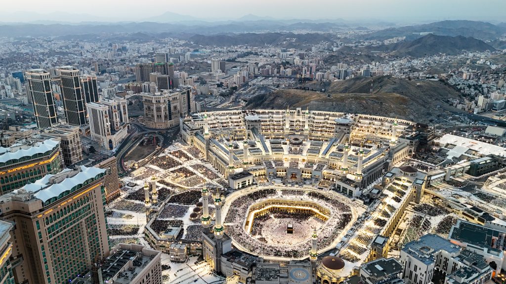 كيف أحصل على إقامة بمكة؟